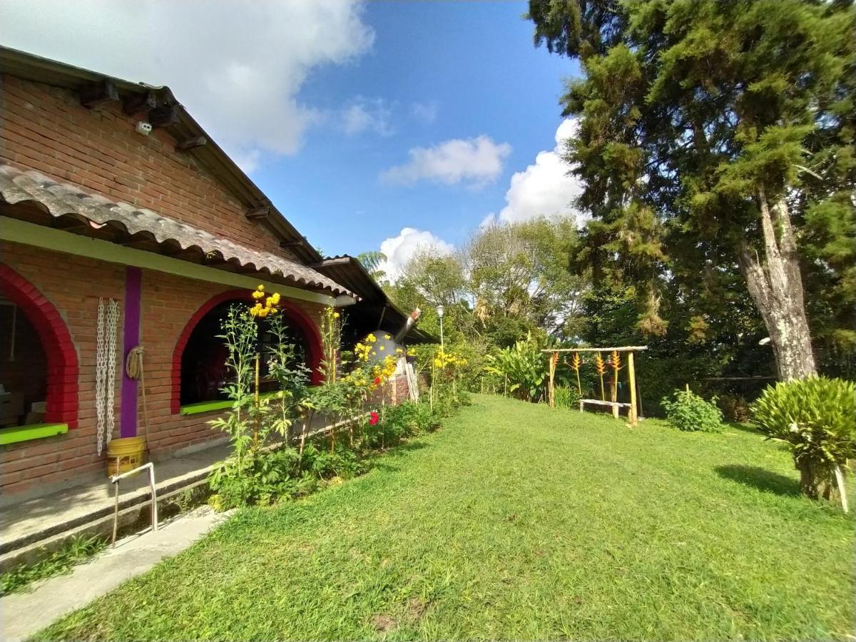 La Acuarela, Posada De La Monita Pereira Exterior photo