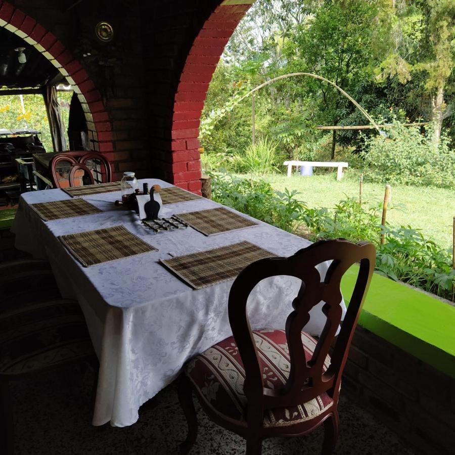 La Acuarela, Posada De La Monita Pereira Exterior photo